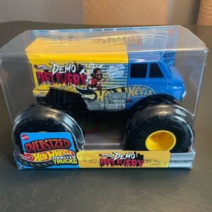 Hot Wheels Monster Trucks Demo Delivery Derby, 1:24 Scale, Metal Diecast